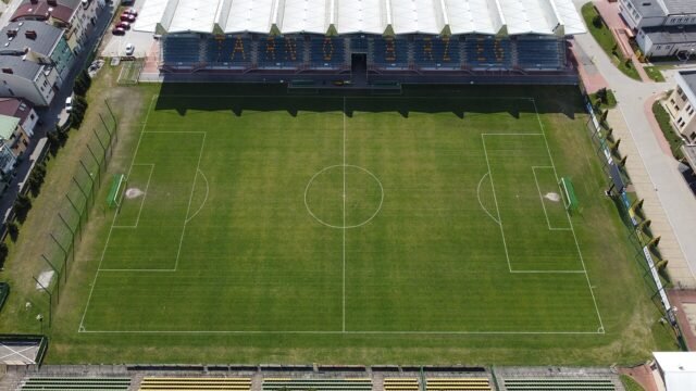 Stadion Siarki Tarnobrzeg, na którym trzecioligowiec wyeliminował Lecha Poznań z Pucharu Polski